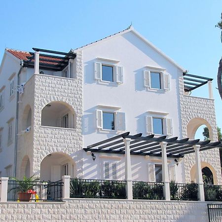 Apartments Villa La Riva - Seafront Accommodation Сутіван Номер фото