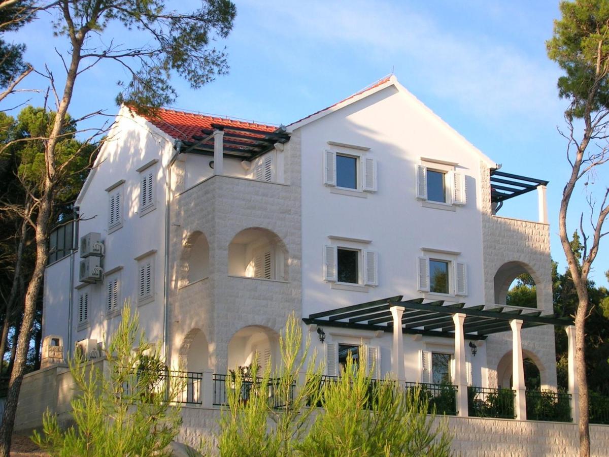 Apartments Villa La Riva - Seafront Accommodation Сутіван Екстер'єр фото