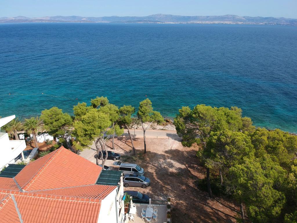 Apartments Villa La Riva - Seafront Accommodation Сутіван Екстер'єр фото